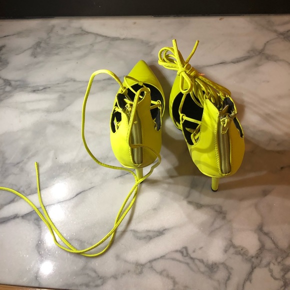 Pointy Toe Lace Up Stiletto Pump - Picture 5 of 7